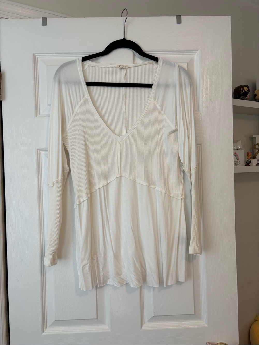 Women’s Ivory V-Neck Long Sleeve Top